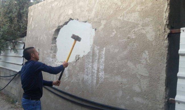 الاحتلال يجبر مواطن من القدس على هدم منزله في العيسوية | شبكة يافا الإخبارية